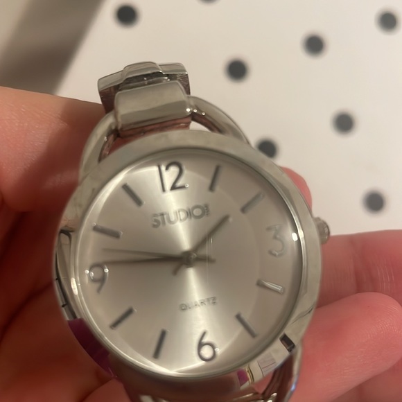 Studio Watch - Picture 4 of 4